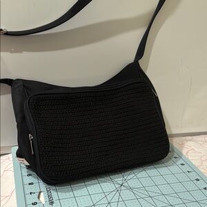 The Filer New York Elegant Black Shoulder Bag
